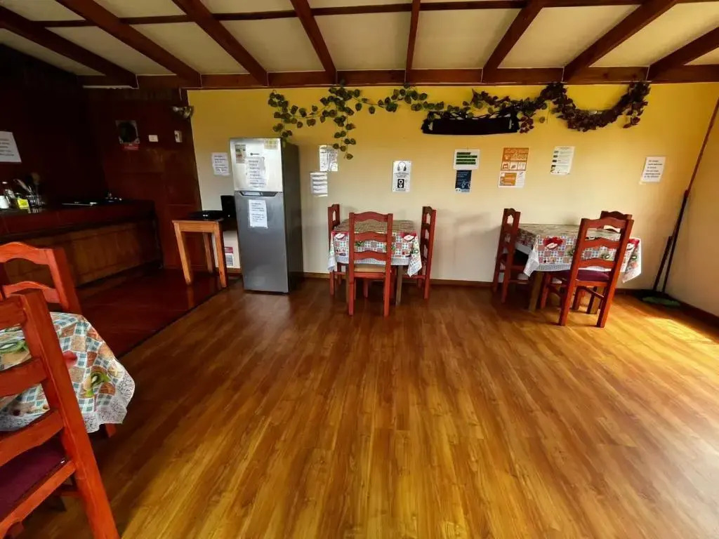 Camping Hostal Tipanie Moana Aeropuerto Centro
