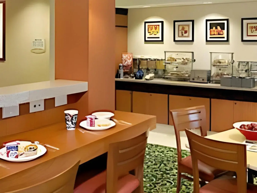 Fairfield Inn & Suites by Marriott Detroit Metro Airport Romulus