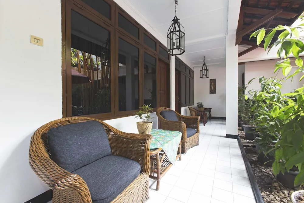 RedDoorz Near TB Simatupang