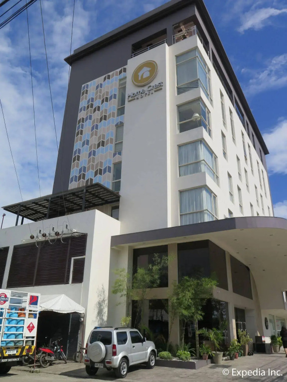 Home Crest Hotel