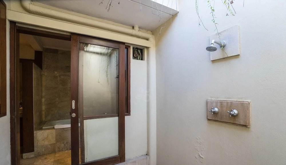 3 bedroom villa river side Legian