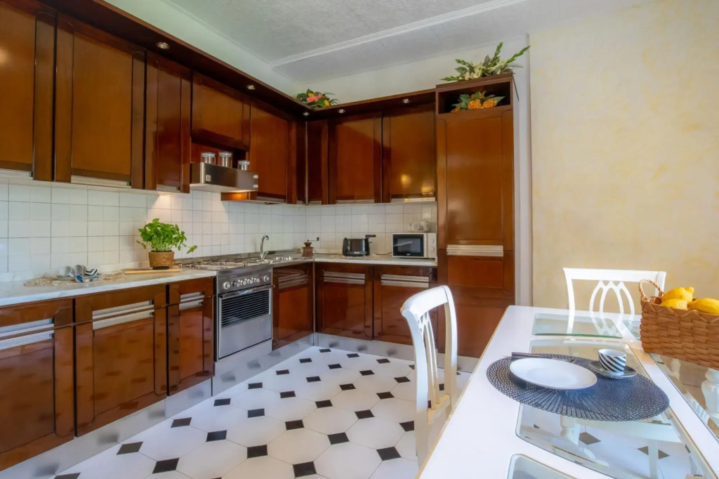 Three-room apartment with sunrise view from the sea-Mare In Vista