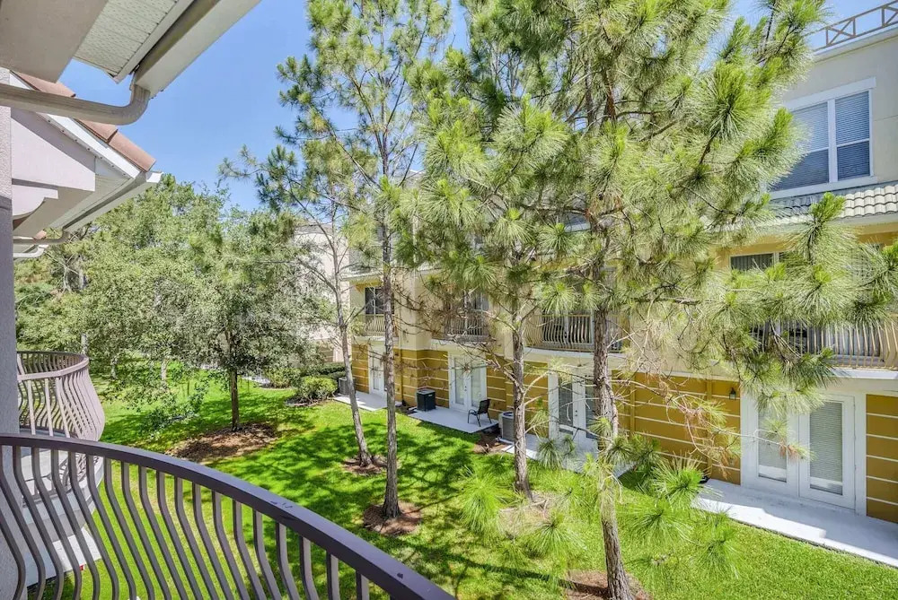 Pleasant and Spacious Town Home Near the Convention Center #3vc107