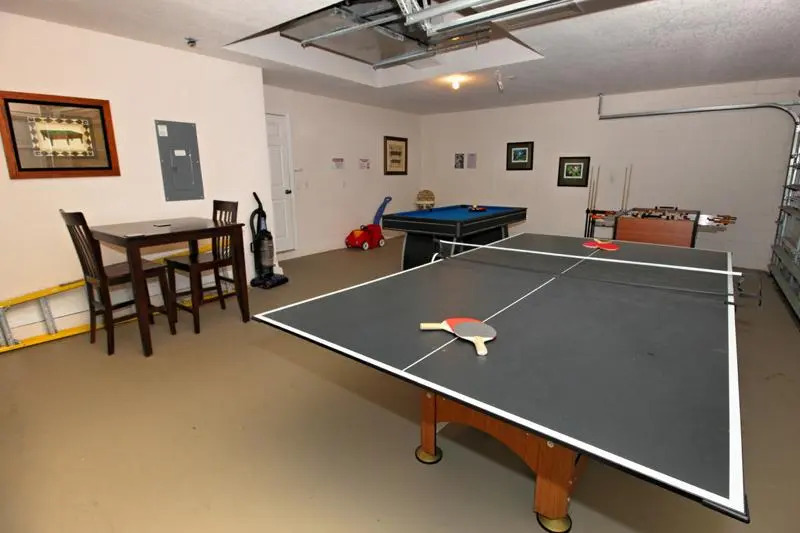 623 Coventry Drive 5 Bedrooms, 3 Bathrooms