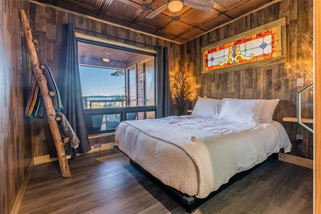 RidgeWalk Treehouse