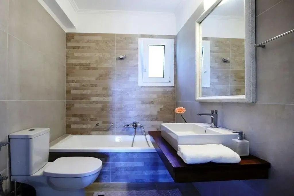 Villa Melias, luxurious villa with superb view of the islands, 400m from the sea