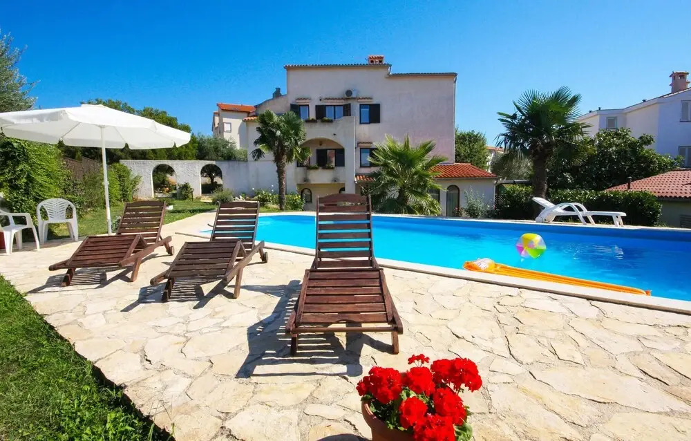Stunning Apartment in Medulin With 3 Bedrooms, Wifi and Outdoor Swimming Pool