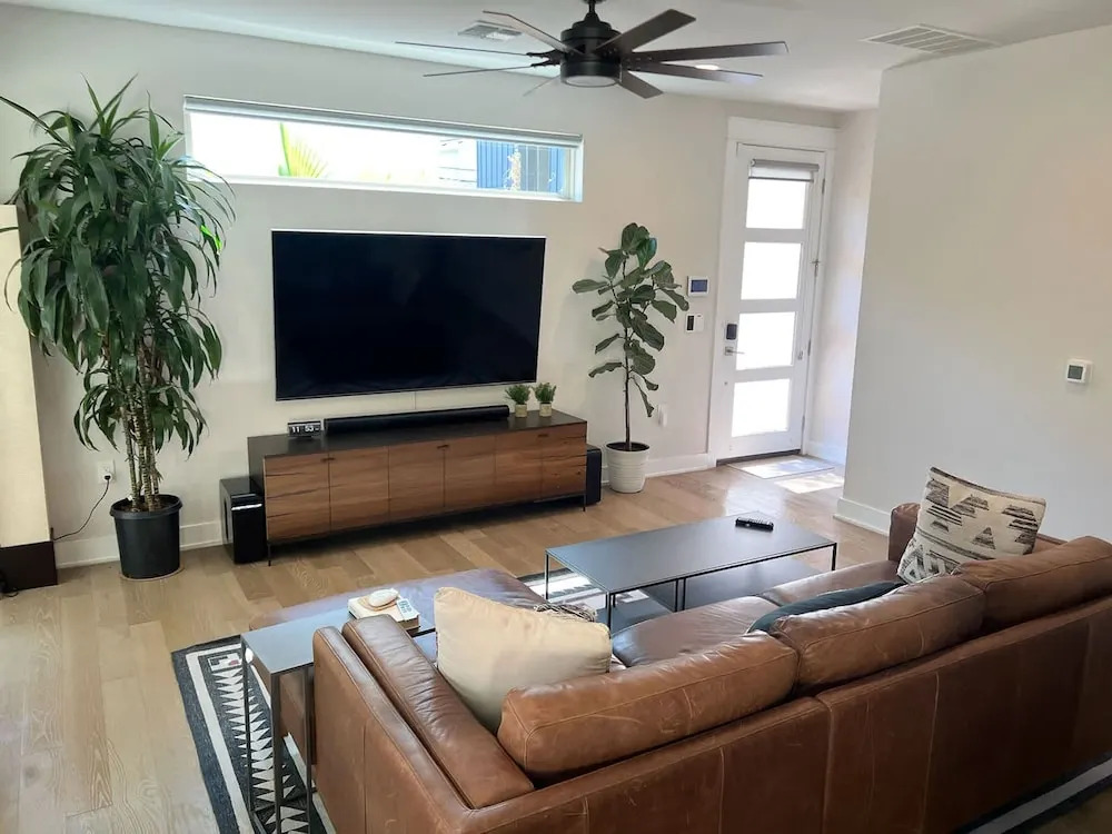 Upstay - Eastside Home w Patio  BBQ - Mins to DT, Austin
