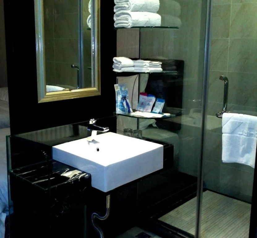 Отель Junyi Hotel Yingmenkou