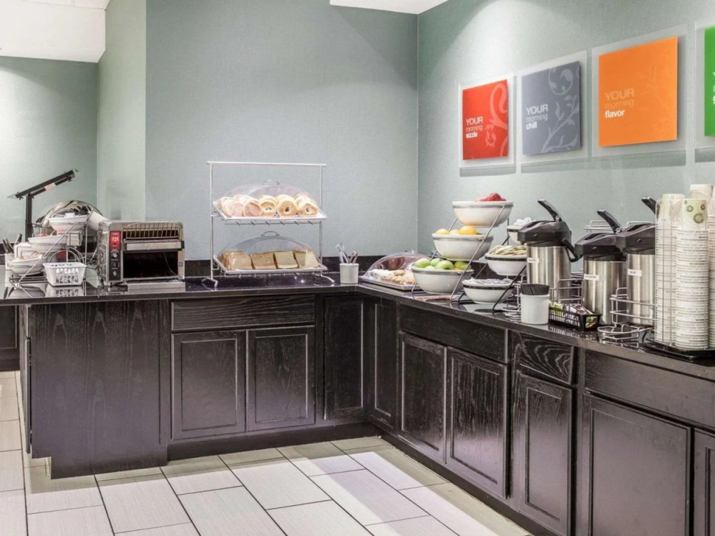 Clarion Hotel & Suites BWI Airport North