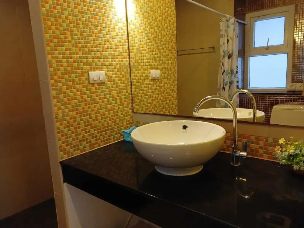 6-30 - 1 Bdr Condo With Balcony and Shared Pool