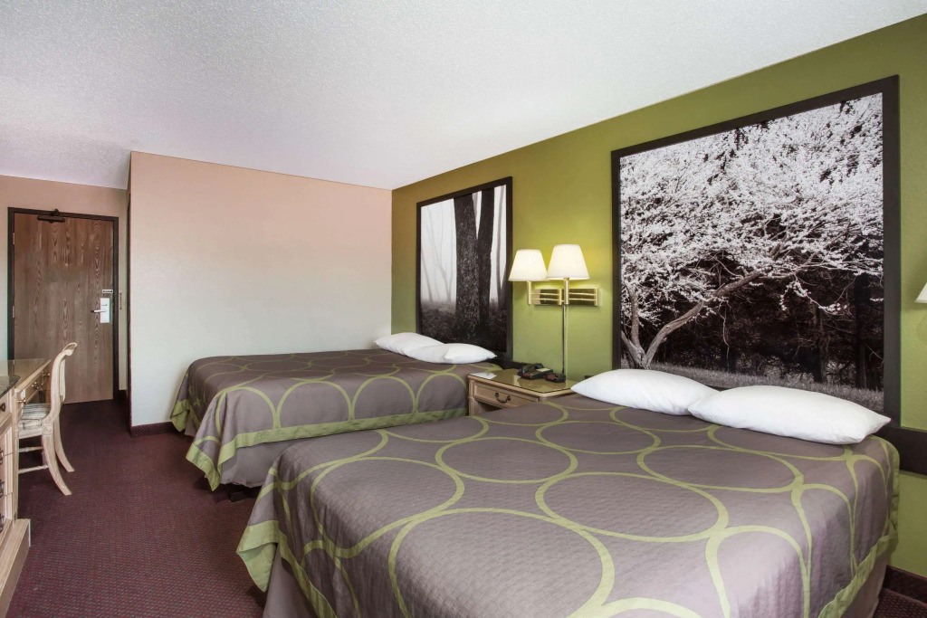 Super 8 by Wyndham Salem VA