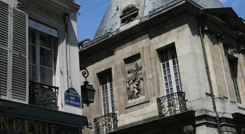 Sevigne apartment