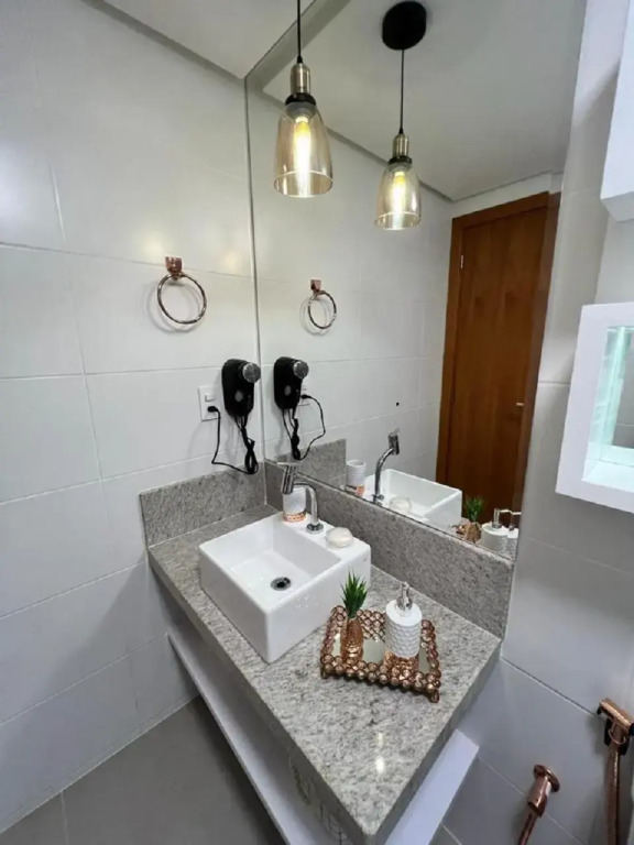 Magnífico APARTAMENTO de Charme - 3 quartos AR CONDICIONADOS SPLIT - Beira Mar, 2 banheiros, 2 Vagas Garagem, 4 Varandas, 2 Elevadores, Redes para Descanso, Wi-Fi, Air Fryer, Disney Plus, HBO Max, Cadeiras de Praia e Caixa Térmica