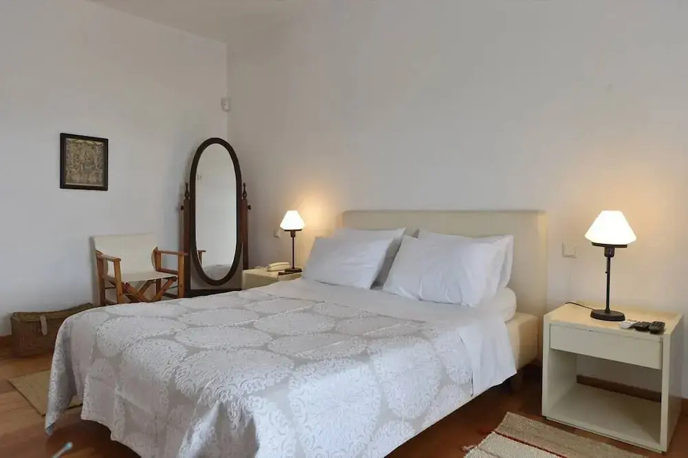 Cycladic home in Kampos by GHH