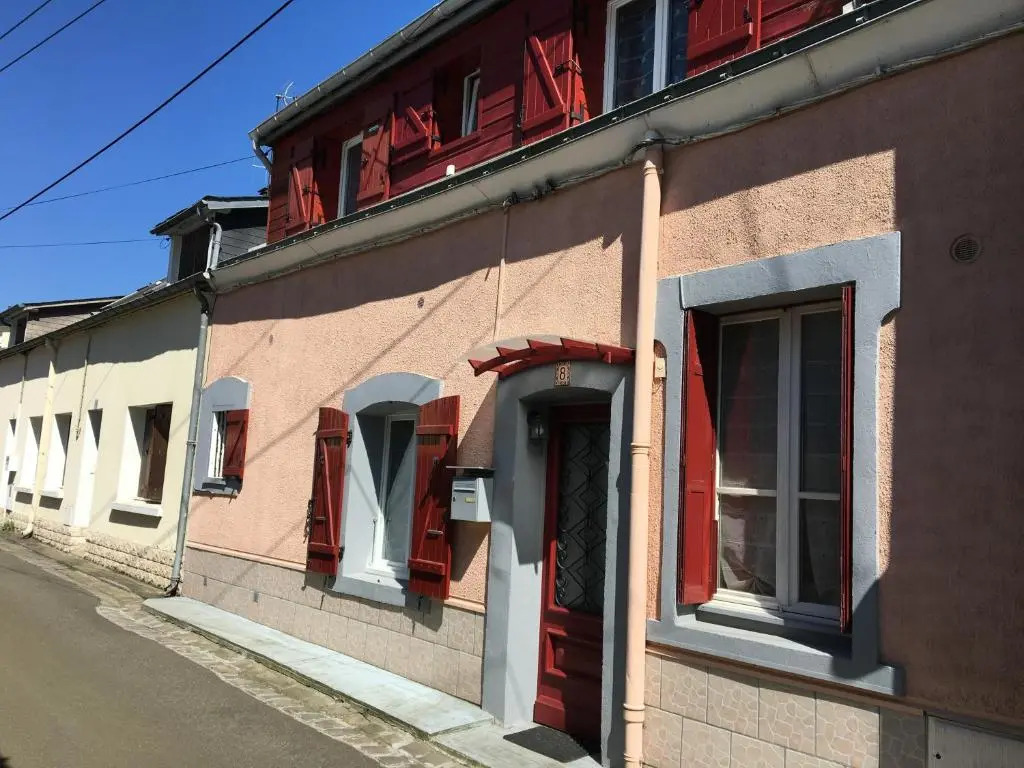 Nice House close to the circuit