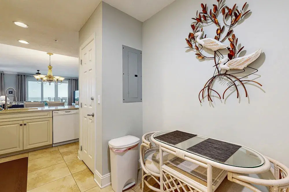 Oceanfront Condo With Great Ocean View, Balcony, Fast Wifi & 2 Shared Pools