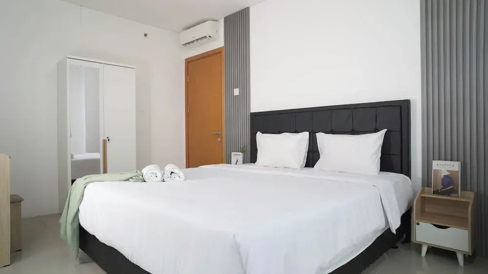 Modern 2Br With Service Room Apartment Woodland Park Residence