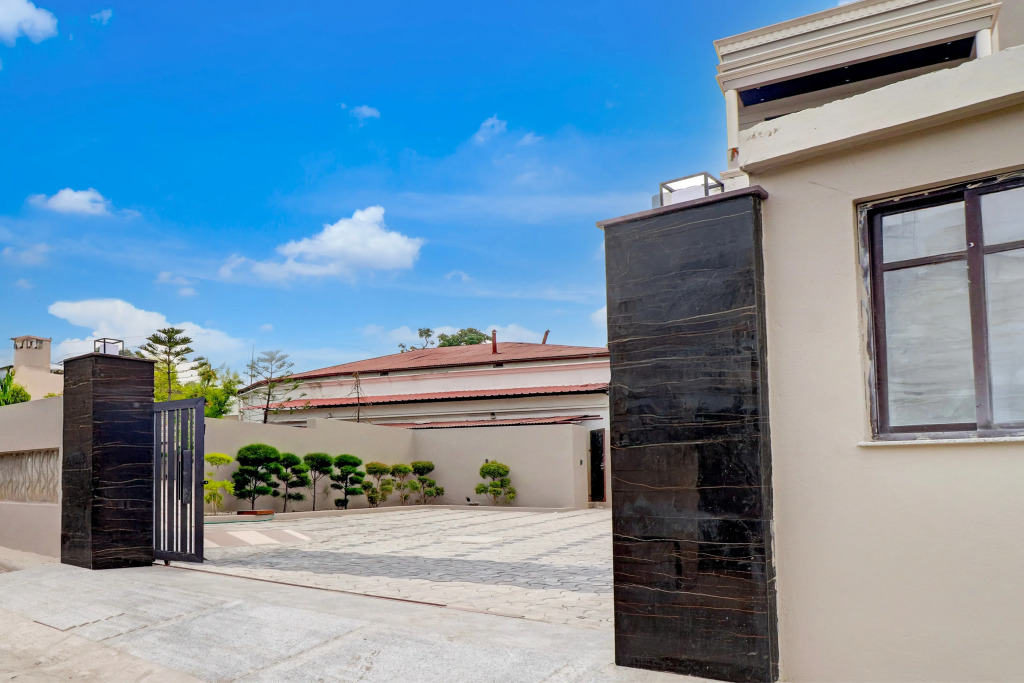 Super Townhouse Oak FRI Dehradun Formerly Hotel EL Portrait