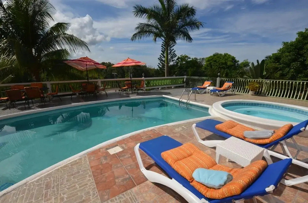 Spacious 6 BR Villa with Pool - Montego Bay - PRJ 1246