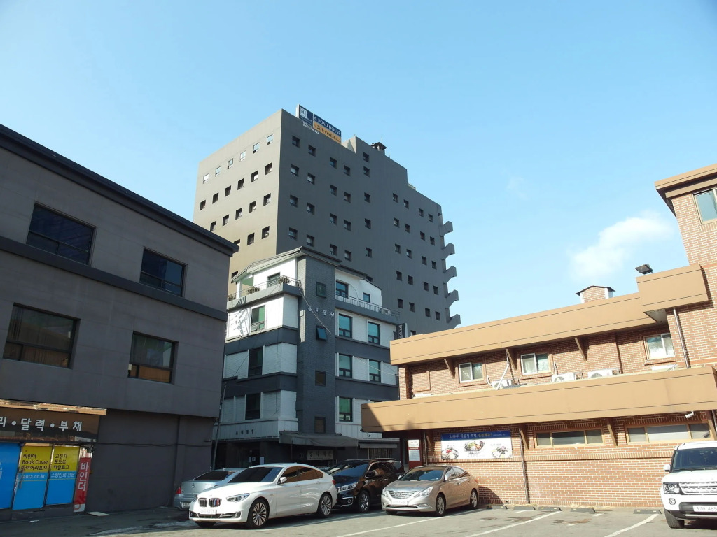 Road Myeongdong Guesthouse