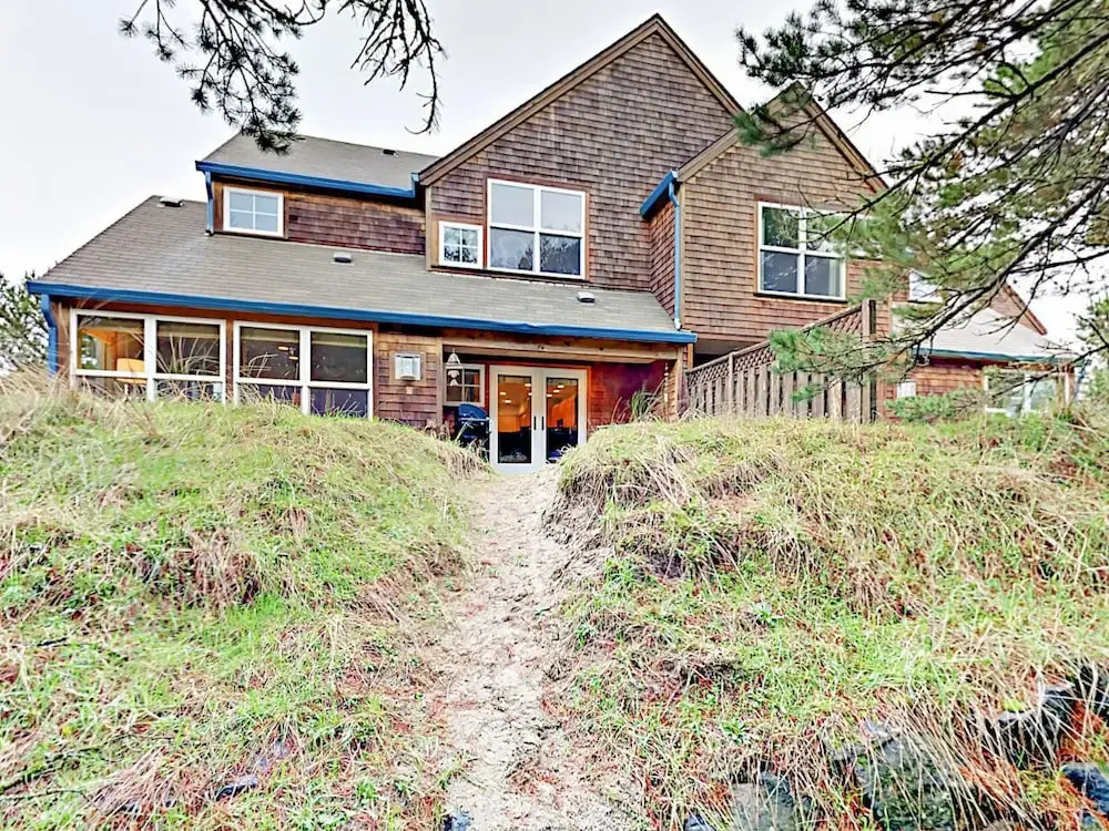Coastal Retreat 3 Bedrooms 2 Bathrooms Home