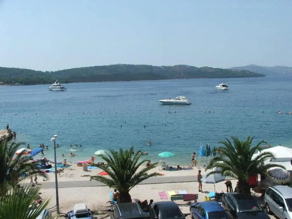 Villa Okruk-10 meters away from the beach