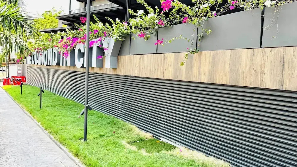 Elite Luxury Suites at The Diamond in City