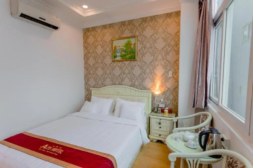 DAHLIALAND SAIGON HOTEL & SWIMMING PooL