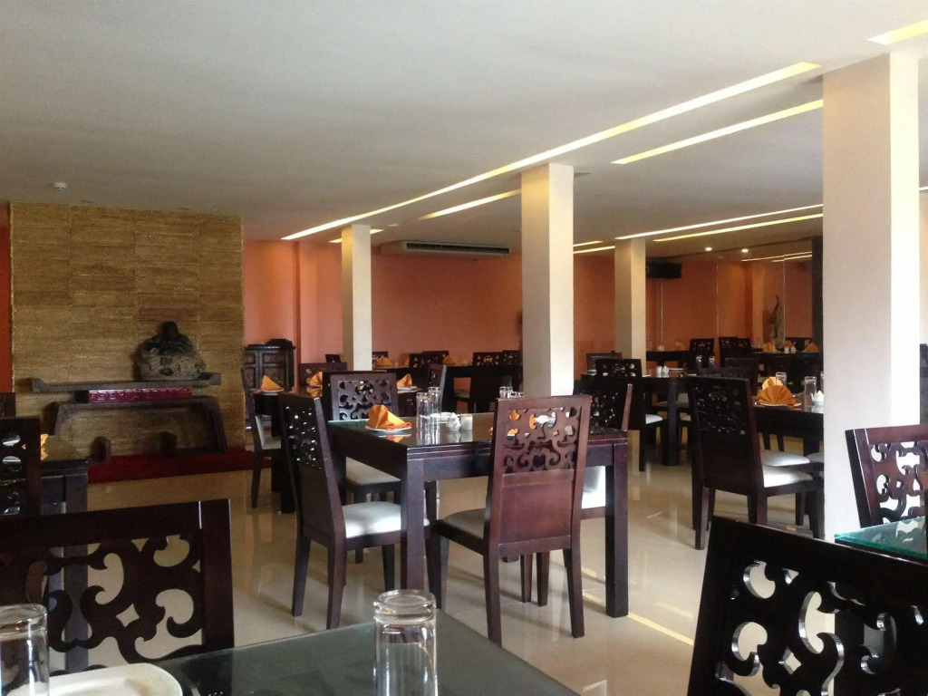 Noble House Hotel