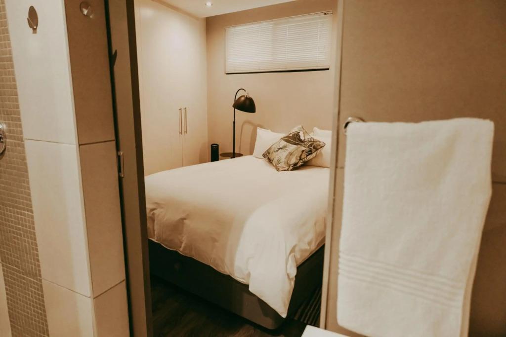 Modern 1-bedroom near Grove Mall and Lady Pohamba AirBnB