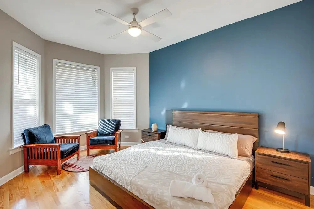 Pet-friendly W/pool Table: Walk to Wrigley Field