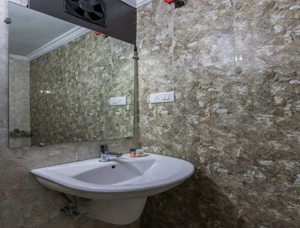 Super Townhouse Divya Palace