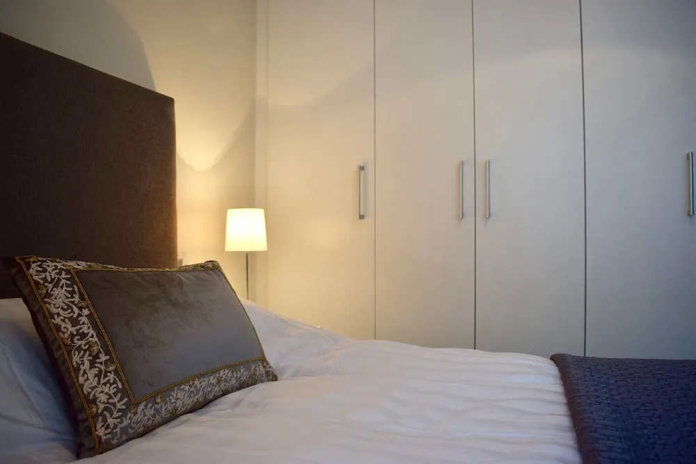 2 Bedroom Flat By The Canal