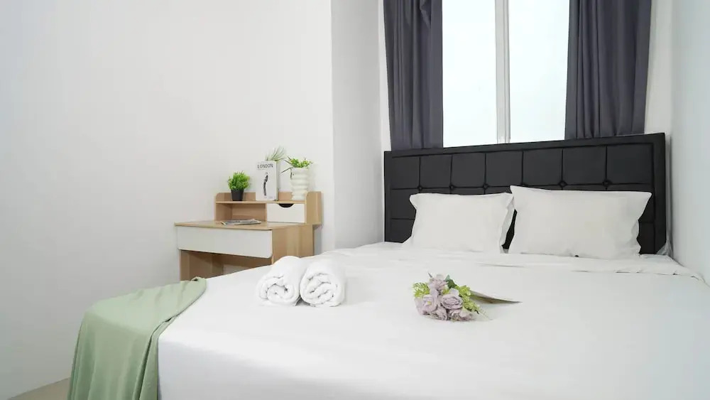 Modern 2Br With Service Room Apartment Woodland Park Residence
