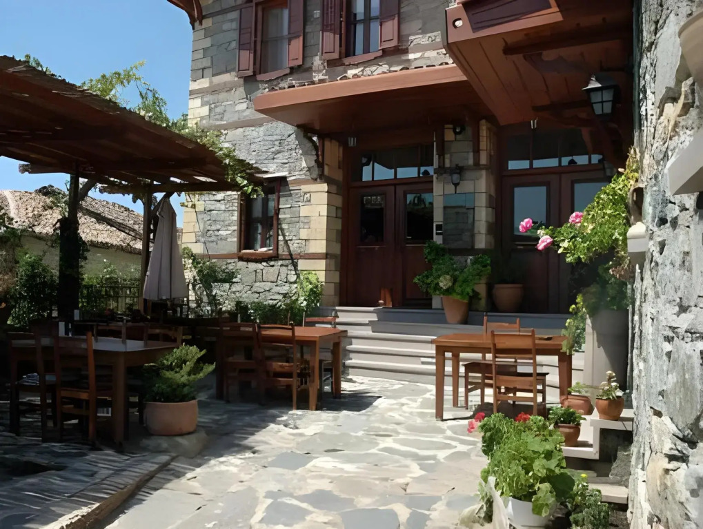 Altın Çeşmeli Konak
