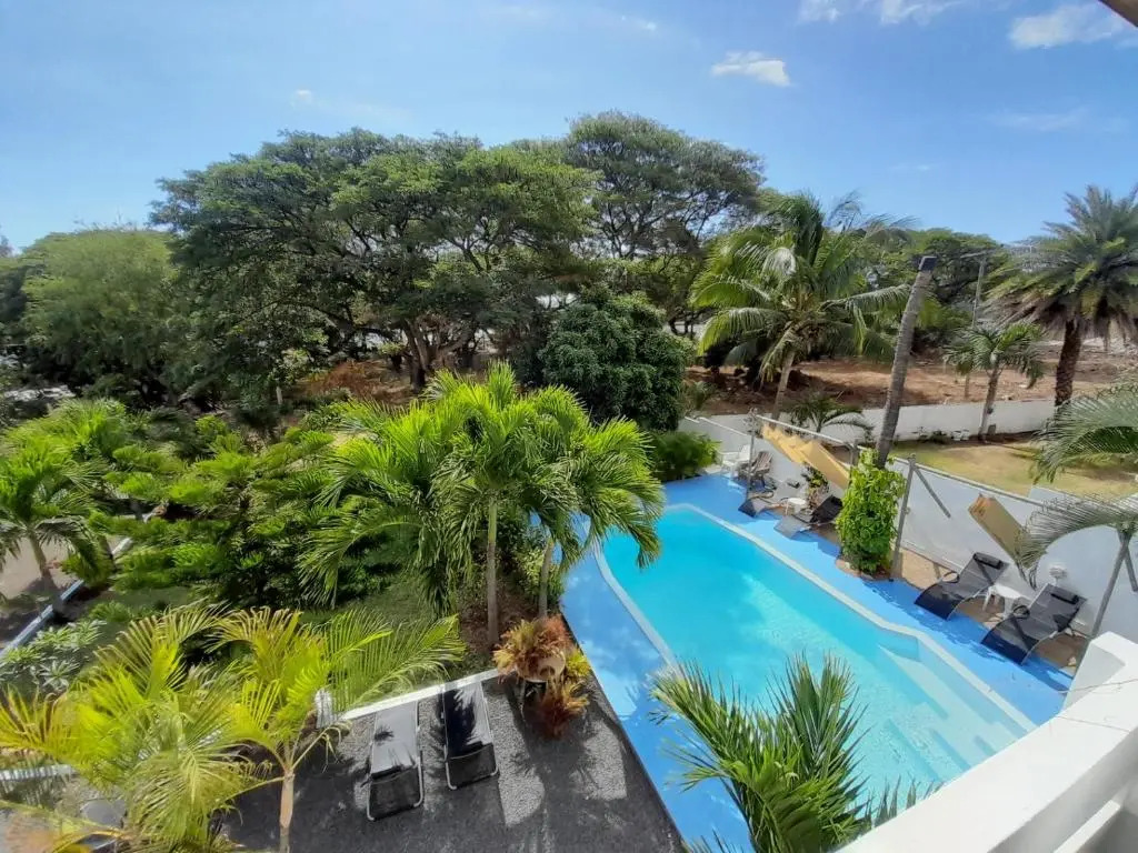 Villa Osumare Rootsy Beach front Guest House B&B