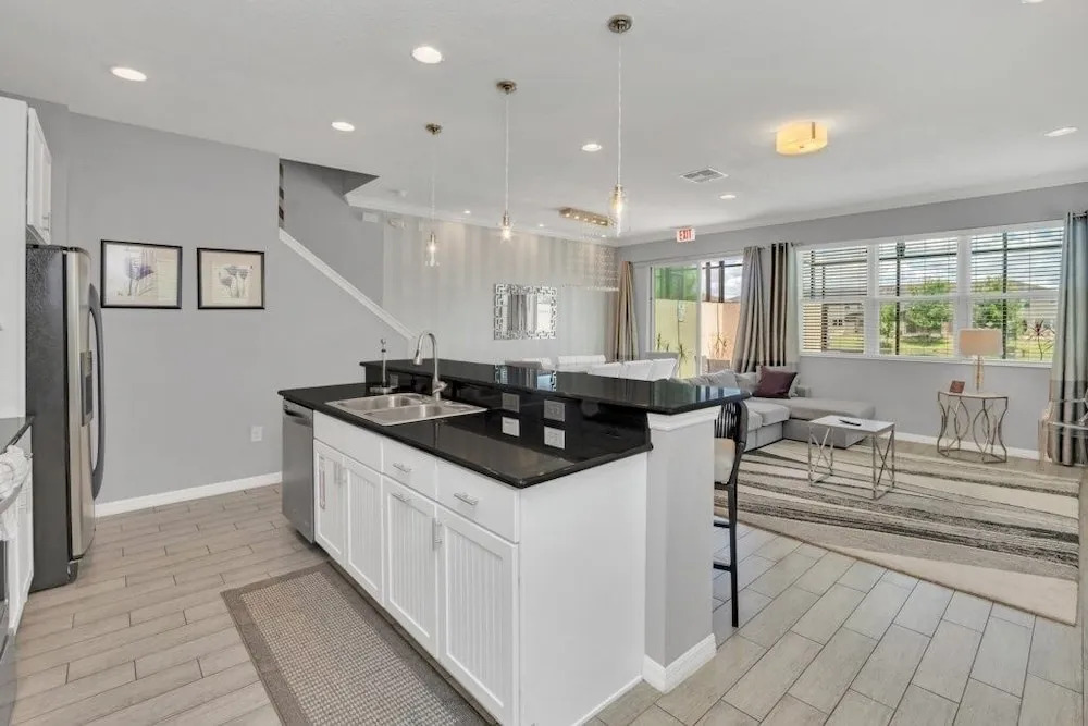 4 Bed Townhome With Private Pool Near Disney! 4 Bedroom Townhouse by Redawning