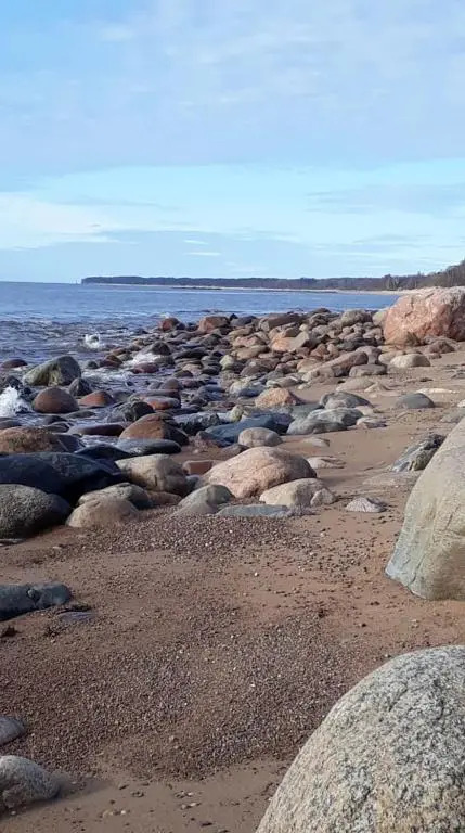 Apartment by the sea (5 minute walk)