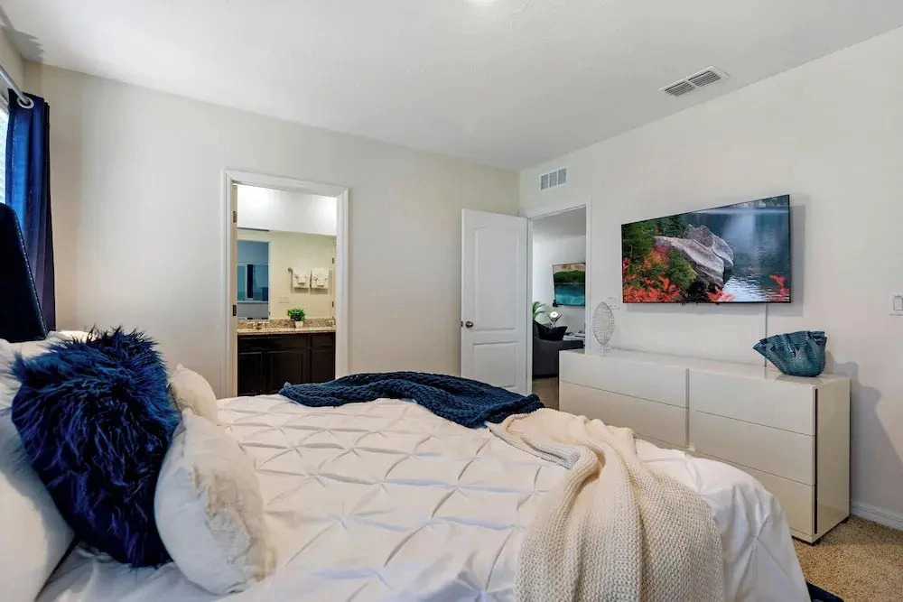 Solterra- LakeView - Private Pool & Spa