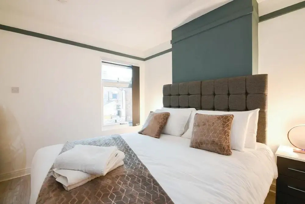 Elegant 2 Bed House at Saxon - Leicester