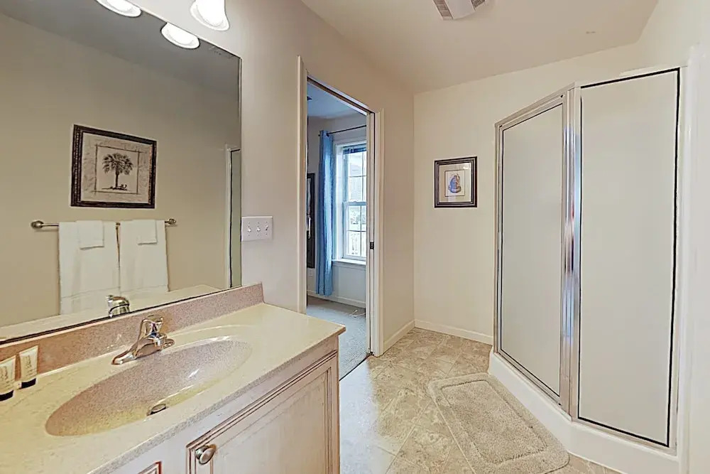 New Listing! Canalfront All-suite: Steps To Beach 5 Bedroom Home