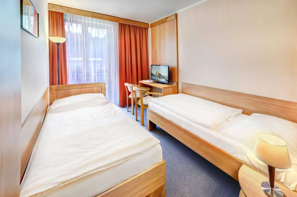 Hotel FIS