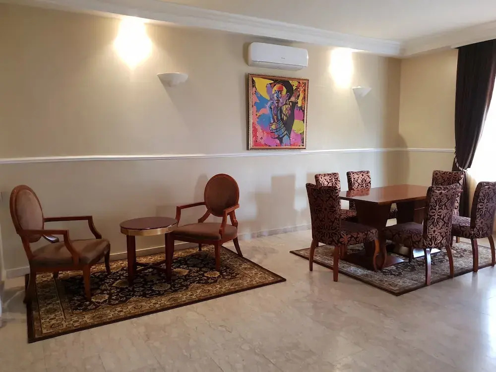 Serendib Hotel and Apartments