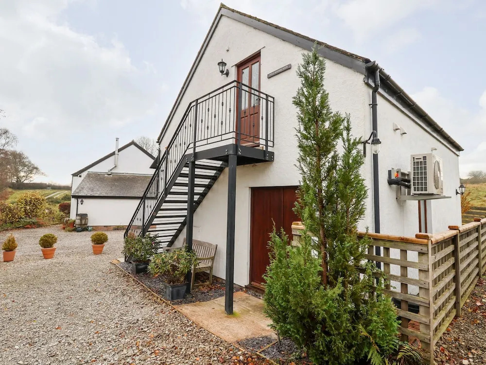 Tyn-y-mynydd Bach