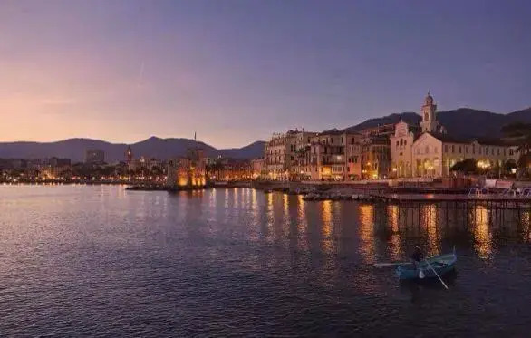 Rapallo trilocale con posto auto privato a 5 minuti a piedi dal mare