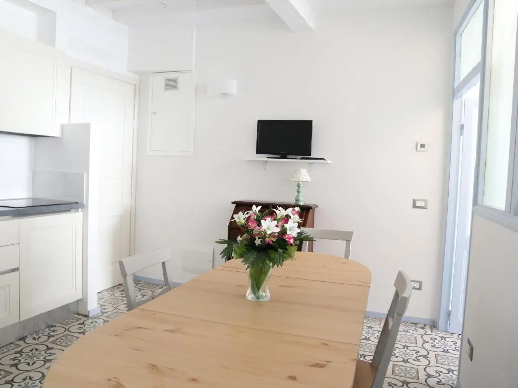 Casa GiGio 011030-LT-0223