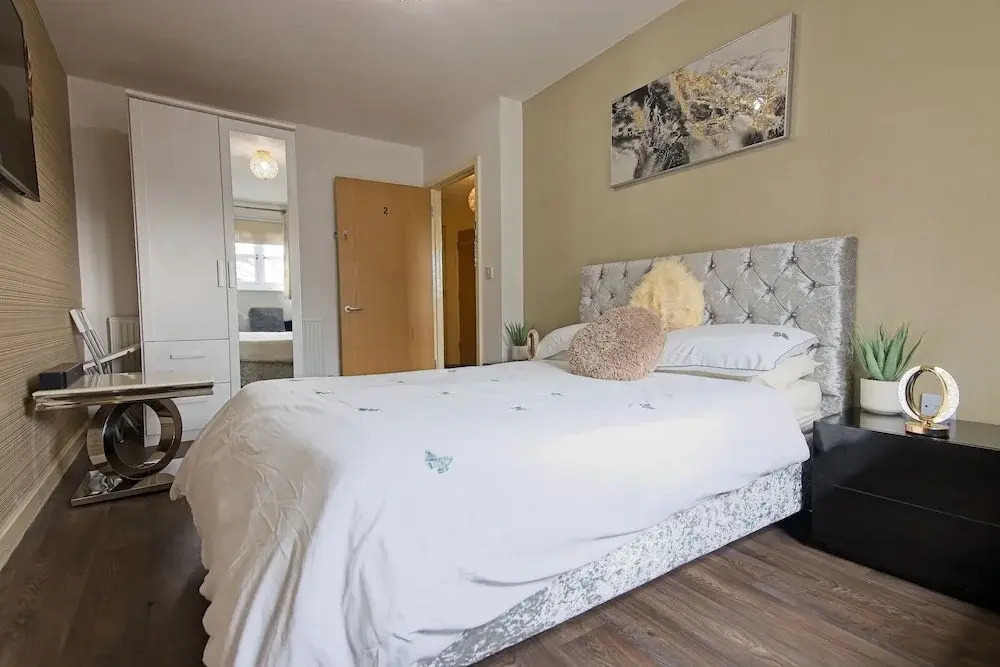 Manchester Retreat - Modern 2BR Apartment