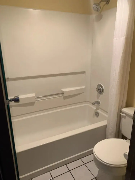 Days Inn by Wyndham Rockford I-90 Walking Distance to Casino