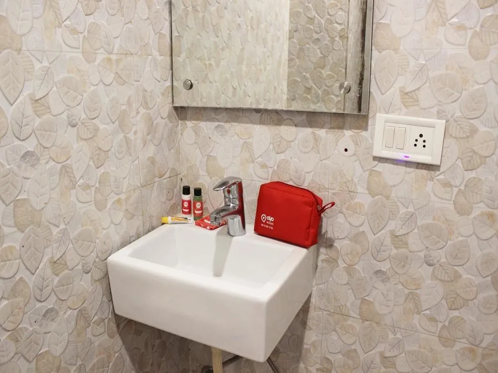 Hotel S B Inn Near New Delhi railway Station Paharganj
